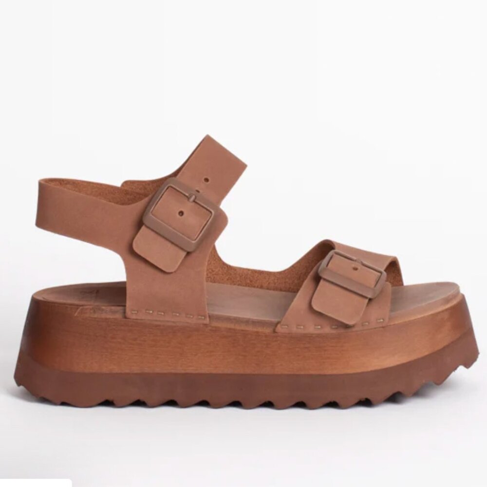 Bryr Gigi Sandal in Cocoa, Size 7